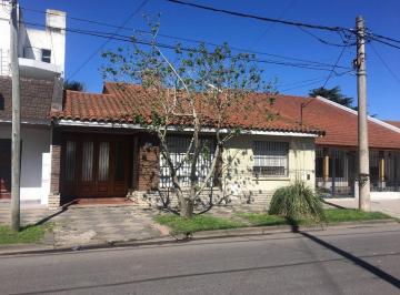 Casa · 170ha · 6 Ambientes · 2 Cocheras · Chalet en Centro de Monte Grande