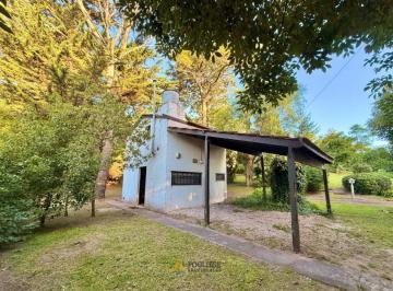 Casa de 2 ambientes, Villa Gesell · Casa de 2 Ambientes Sobre Importante Lote en Zona Residencial