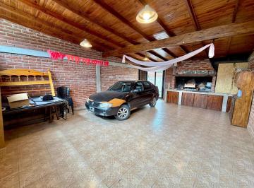 Casa · 114m² · 3 Ambientes · 2 Cocheras · Casa en PH 3 Amb con Quincho y Pileta
