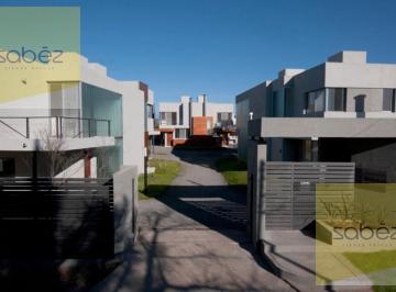 Casa · 132m² · 6 Ambientes · 2 Cocheras · Casa en Venta
