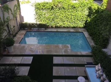 Casa · 470m² · 4 Dormitorios · Excelente Casa con Jardin, Pileta Cubierta y Descubierta