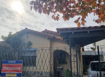 Casa de 4 ambientes, Lomas de Zamora · Chalet con Fondo y Pileta. Acepta Permuta
