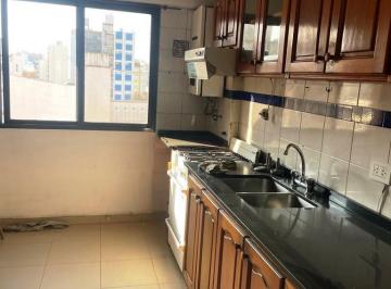 Departamento de 2 ambientes, Lanús · Amplio Dpto. de Dos Ambientes C/cochera Cubierta m. Cane 53 3 Piso Lanús O.