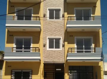 Departamento de 2 ambientes, La Matanza · Depto. 2 Amb en Pb con Patio en Isidro Casanova Centro Se Vende Alquilado
