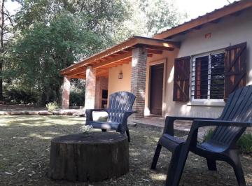 Casa de 3 ambientes, San Vicente · Casa con Piscina, Amueblada y Amplio Parque Sin Expensas