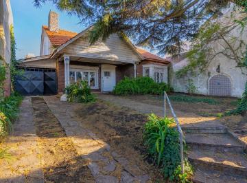 Terreno · 189m² · 4 Ambientes · 1 Cochera · Chalet en El Tradicional Barrio Chauvin.