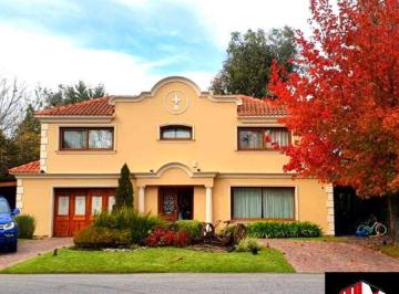 Casa · 300m² · 5 Ambientes · 2 Cocheras · Casa - La Deseada