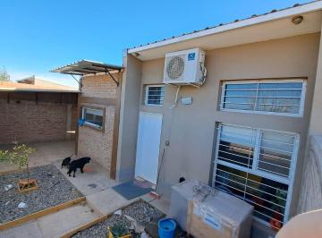 Casa · 90m² · 3 Dormitorios · 2 Cocheras · En Venta! Casa en Barrio La Ruca