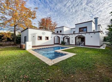 Casa · 367m² · 7 Ambientes · 2 Cocheras · Venta/permuta – Casa - 4 Dorm. en Suite - Playroom y Piscina - Cadaques, Funes Hills