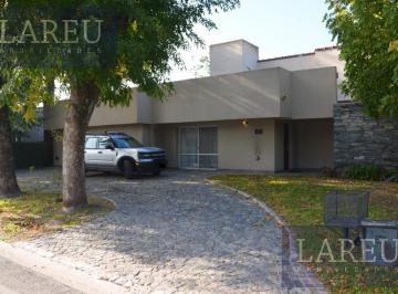 Casa · 289m² · 5 Ambientes · Casa en Venta - Mapuche Country Club, Pilar