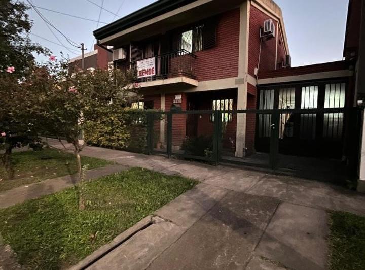 Casa · 170m² · 5 Ambientes · 1 Cochera