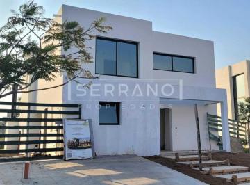 Casa · 237m² · 5 Ambientes · 1 Cochera · Casa en Alquiler en Castaños, Nordelta, Tigre