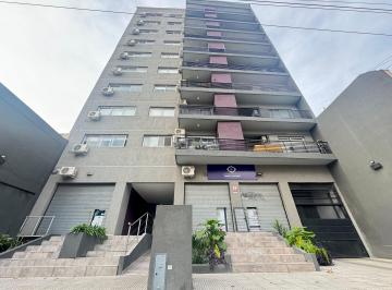Departamento de 3 ambientes, Lanús · Amplio Departamento de 3 Ambientes con Cochera
