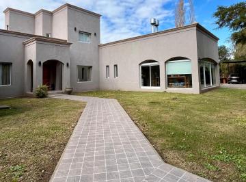 Casa de 6 ambientes, Carmen de Areco · Alucinante Propiedad en Venta