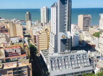 Departamento · 41m² · 2 Ambientes · Alquiler de Temporada! Dpto 2 Amb con Balcon Frances y Vista Panoramica Al Mar y a La Ciudad!