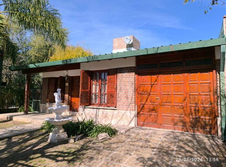 Casa · 98m² · 8 Ambientes · 3 Cocheras