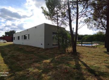 Casa · 170m² · 5 Ambientes · Casa a Estrenar con Pileta en Venta en Costa Esmeralda