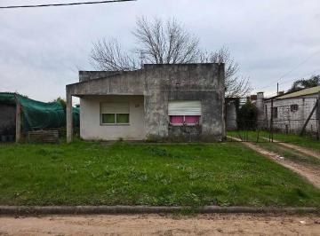 Casa · 60m² · 2 Dormitorios · 1 Cochera · Vendo Casa a Reciclar en Caseros, Entre Ríos