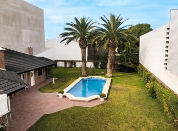 Casa · 290m² · 6 Ambientes · 4 Cocheras · Venta Chalet 6 Ambientes, Villa Luzuriaga