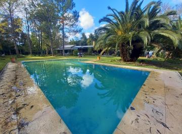 Quinta vacacional · 280m² · 4 Ambientes · Quinta en Pilar de 280 m². Terreno de 4744 m². Piscina Jardín.