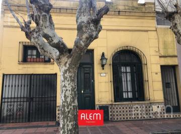 Casa · 138m² · 5 Ambientes · 1 Cochera · Casa en Venta en Lomas de Zamora Oeste