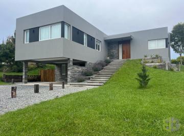 Casa · 255m² · 6 Ambientes · 2 Cocheras · Casa en Venta en Costa Esmeralda, Senderos II