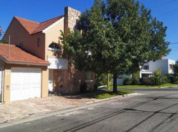 Casa · 186m² · 5 Ambientes · 1 Cochera · Chalet 5 Amb con Cochera en Lo Mejor de San Carlos / Primavesi