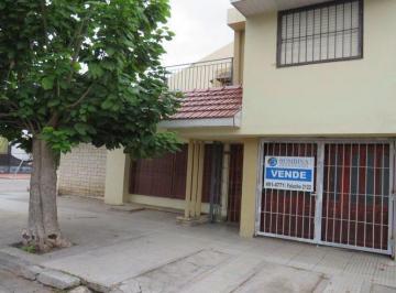 Casa · 124m² · 3 Ambientes · 1 Cochera · Casa 3 Amb con Excelente Terraza y Garage