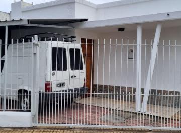 Casa de 3 ambientes, Almirante Brown · Casa Muy Buena Ubicación