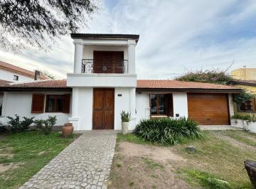 Casa · 180m² · 6 Ambientes · 2 Cocheras · Apta Credito! Hermosa Casa en Venta en Zona Norte, 3 Dorm., 2 Baños, Cochera