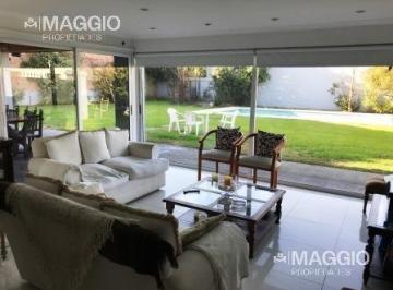 Casa · 223m² · 4 Ambientes · 3 Cocheras · Casa Venta en Ramos Mejia