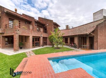 Casa · 250m² · 4 Ambientes · 2 Cocheras · Casa en Los Tilos