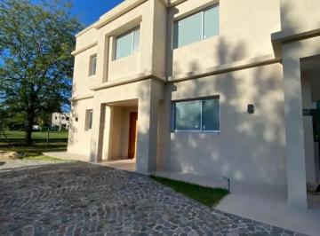 Casa de 4 ambientes, Berazategui · Casa en Fincas de Hudson en Venta