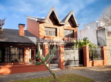 Casa · 230m² · 4 Ambientes · 2 Cocheras · Venta Casa 4 Ambientes Barrio Guemes en Haedo