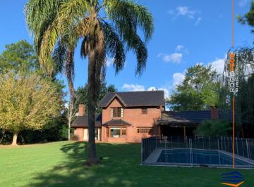 Casa · 260m² · 7 Ambientes · 2 Cocheras · Venta de Casa en San Diego Country Club. - Moreno.