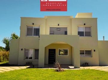 Casa · 180m² · 5 Ambientes · 5 Cocheras · Barrio Santa Juana - Casa en Venta - Canning