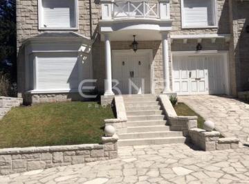 Casa · 200m² · 5 Ambientes · 2 Cocheras · Erne Vende Casa en Playa Grande Frente Al Golf