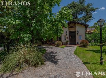Casa · 143m² · 5 Ambientes · 4 Cocheras · Casa en El Barranco