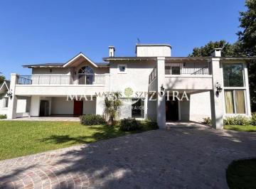 Casa · 470m² · 5 Ambientes · 2 Cocheras · Casa 5 Ambientes. | Av Presidente Peron 10.298