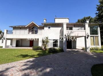 Casa · 470m² · 5 Ambientes · 2 Cocheras · Casa 5 Ambientes. | Av Presidente Peron 10.298