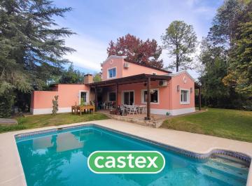 Casa · 131m² · 4 Ambientes · 2 Cocheras · Casa en Venta en Mapuche C. C
