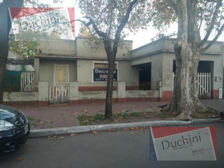 Casa · 480m² · 4 Ambientes · 8 Cocheras