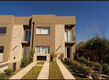 Casa · 95m² · 4 Ambientes · 2 Cocheras · Duplex en Venta Lagoon Pilar Cuan Propiedades