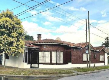 Casa de 4 ambientes, Ituzaingó · Chalet en Venta en Ituzaingó Norte