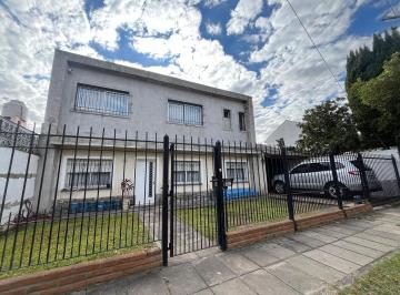 Casa · 170m² · 6 Ambientes · 2 Cocheras · Castelar Norte Casa 5 Dorm. a La Venta