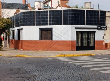 Casa de 3 ambientes, Villa Luro · Casa Esquina 4 Amb. Gge 2 Autos Tza. Parr. 2 Baños Tomo Depto. Chico en Pago