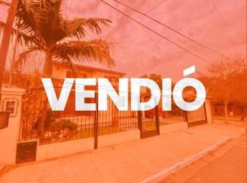 Casa · 250m² · 5 Ambientes · 2 Cocheras · Venta Casa en Ciudad Evita - 5 Amb con Piscina
