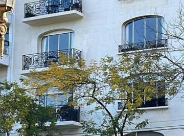 Departamento · 260m² · 5 Ambientes · Alquiler Amoblado - Montevideo 1400 - Excelente Piso - Vista Abierta a La Plaza - 4 Dorm.