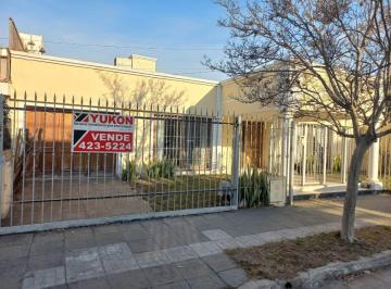 Foto · Casa en Venta 3 Habitaciones, Cerro de Las Rosas, Zona Comercial.