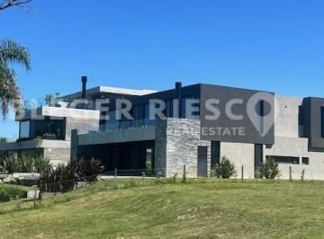 Casa · 590m² · 5 Ambientes · 1 Cochera · Casa en Venta en El Yacht, Nordelta, Tigre